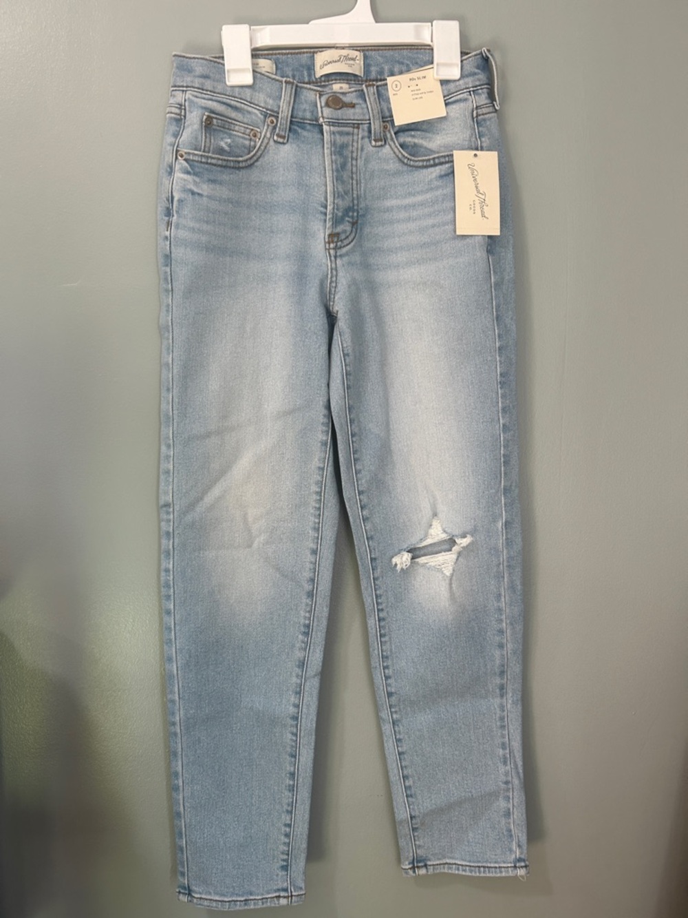 Universal Thread Light Blue Straight Leg Jeans with Knee Rip 80’s slim